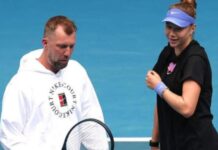 Anisimova koçundan ayrıldı